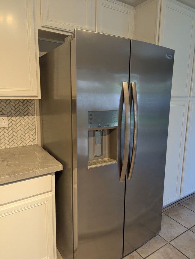 Building Photo - Custominzed home with lots of upgrades and...