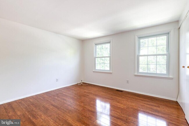 Building Photo - 3429 Saluda Rd