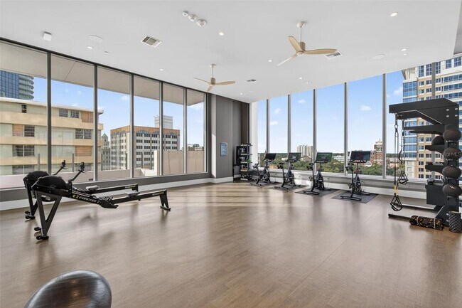 Building Photo - 275 1st Ave S