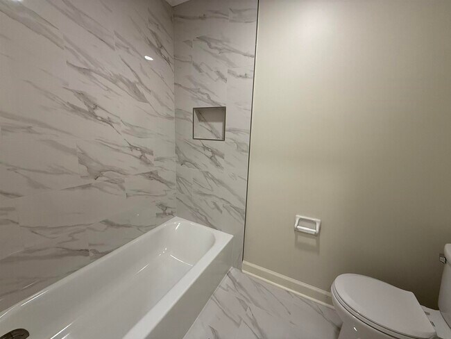 Building Photo - 3048 Sandy Creek Dr