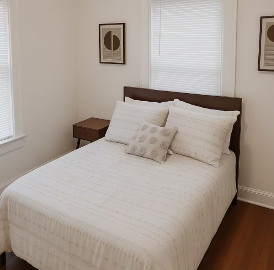 Building Photo - Room in House on Evans Dr SW