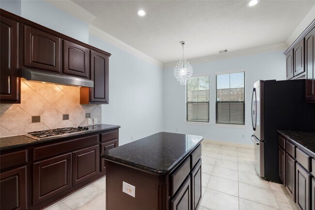 Building Photo - 3019 Royal Oaks Grove