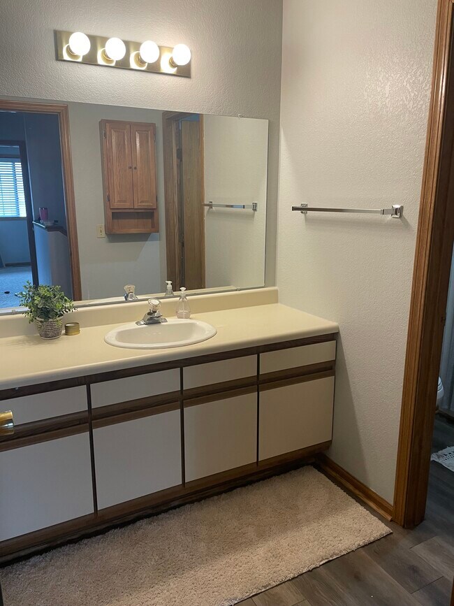 Building Photo - 185 Heather Ln