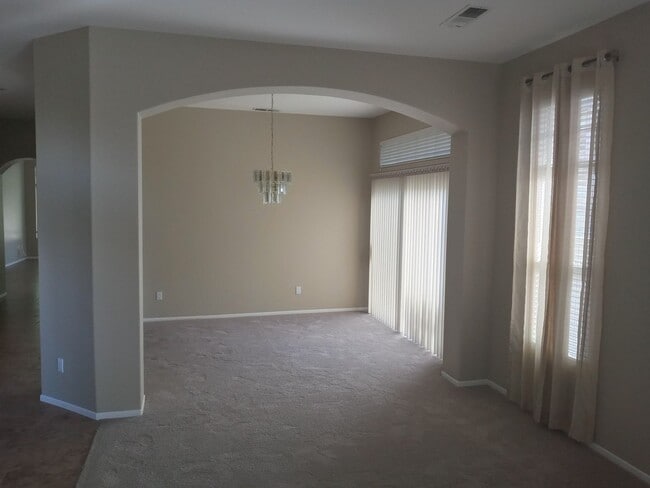 Building Photo - Osuna