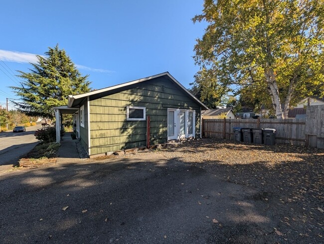 Building Photo - Well Maintained Duplex Unit in Bremerton, ...