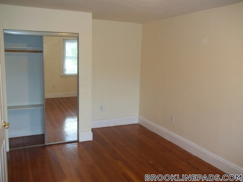 Building Photo - 191 Winthrop Rd