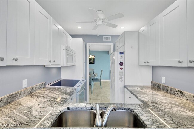 Building Photo - 3200 Gulf Shore Blvd N