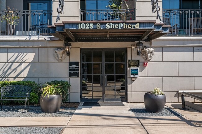 Building Photo - 1025 S Shepherd Dr