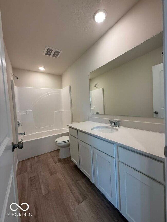 Building Photo - 3802 Sterling Dr