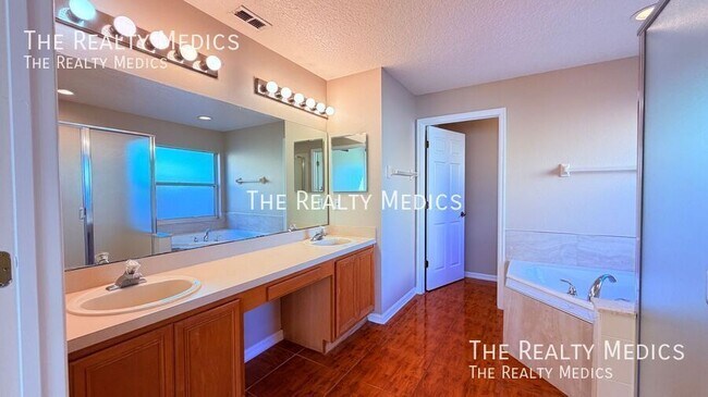 Building Photo - 2837 River Ridge Dr