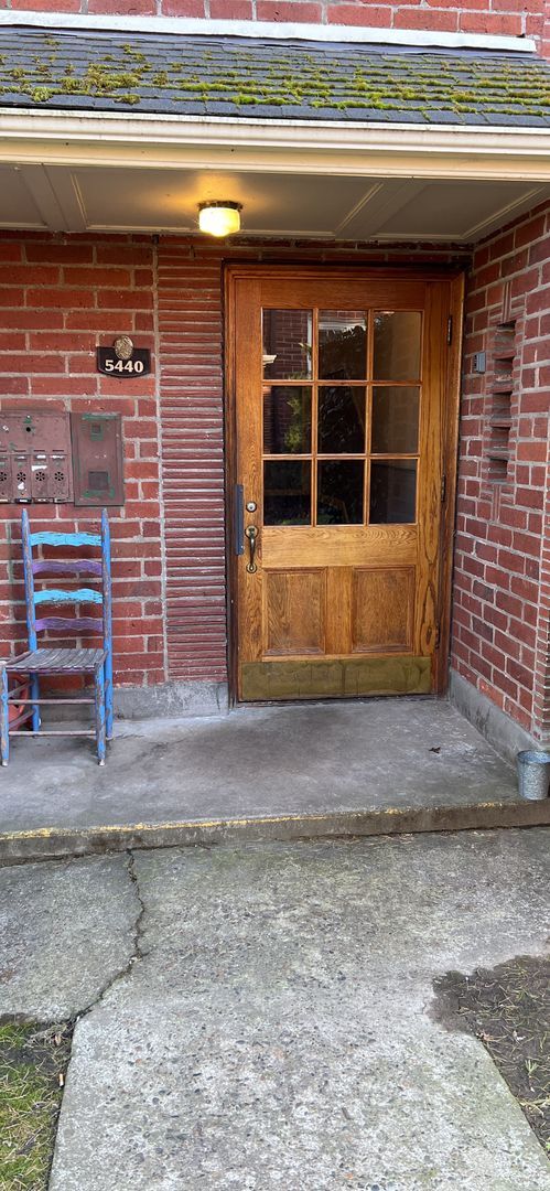 Building Photo - Be a Star in our Vintage 1 Bedroom Hollywood Apartment