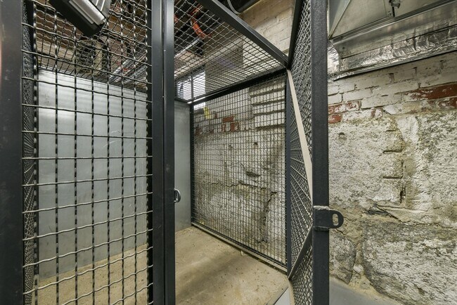 Building Photo - 319 A St