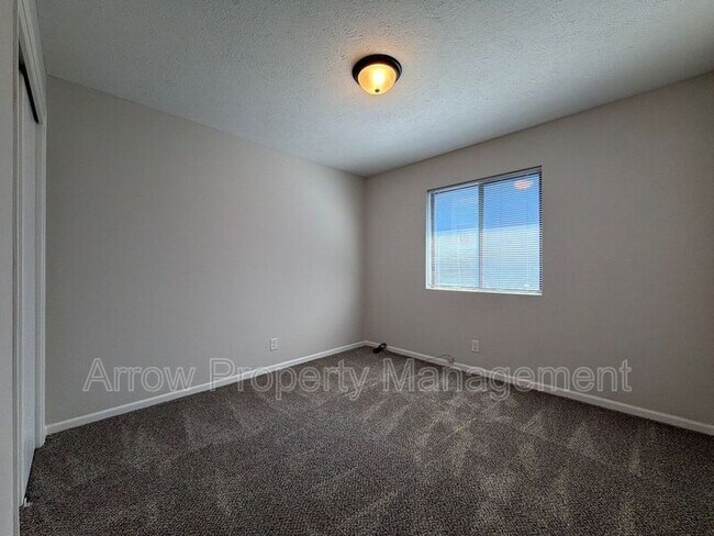 Building Photo - 922 A St