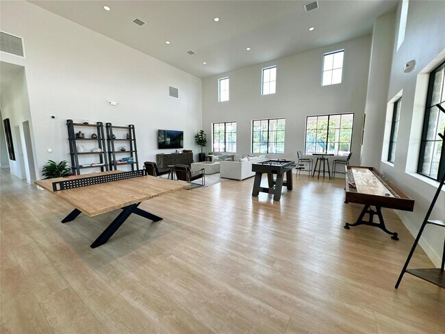 Building Photo - 12143 Ridge Top Dr