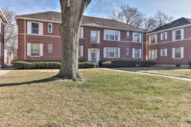 Building Photo - 2 bedroom, 1 bath condo close to Blair Par...