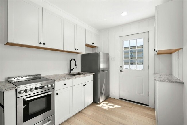 Building Photo - 11 43rd St