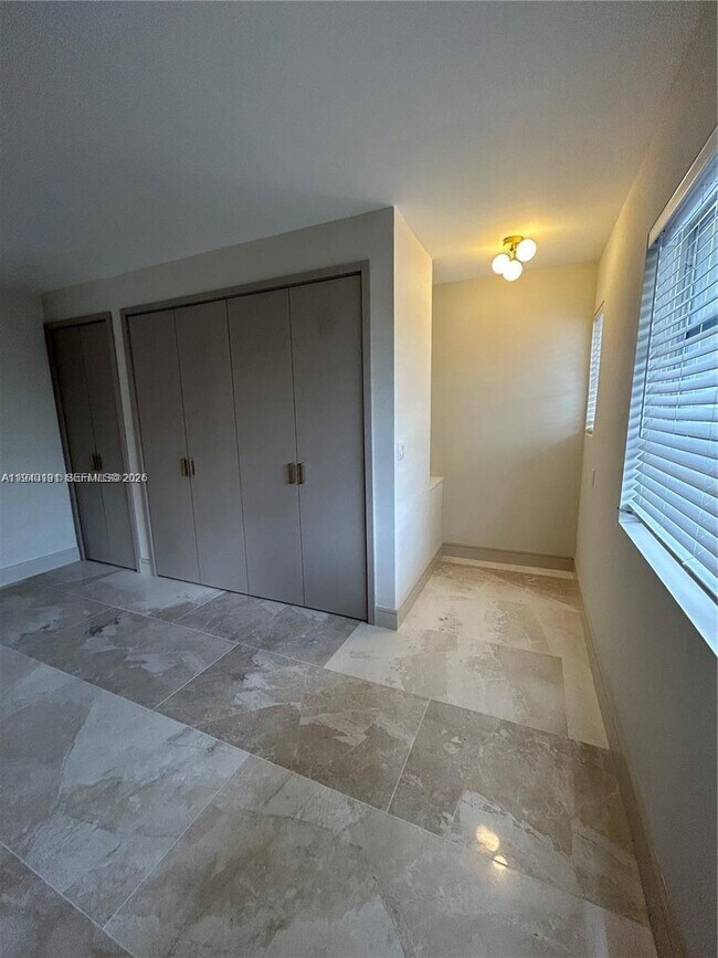 Building Photo - 1060 92nd St