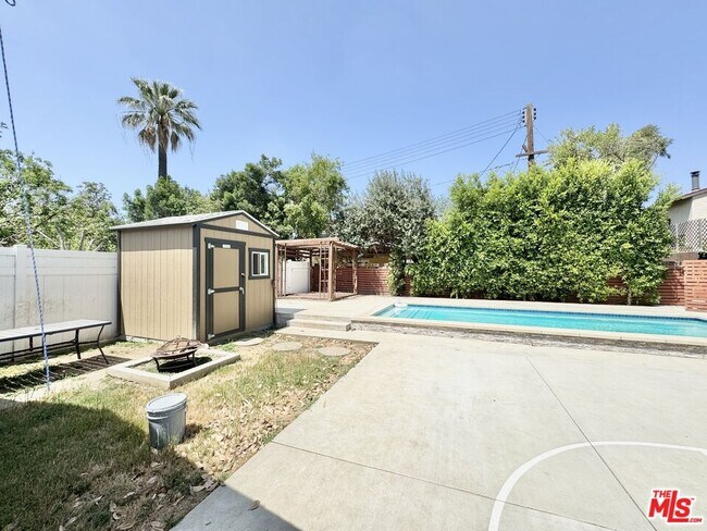 Building Photo - 5937 Ranchito Ave