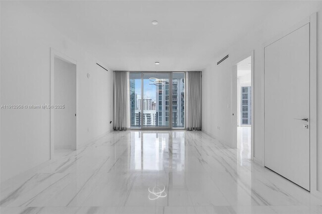 Building Photo - 300 Biscayne Blvd Way
