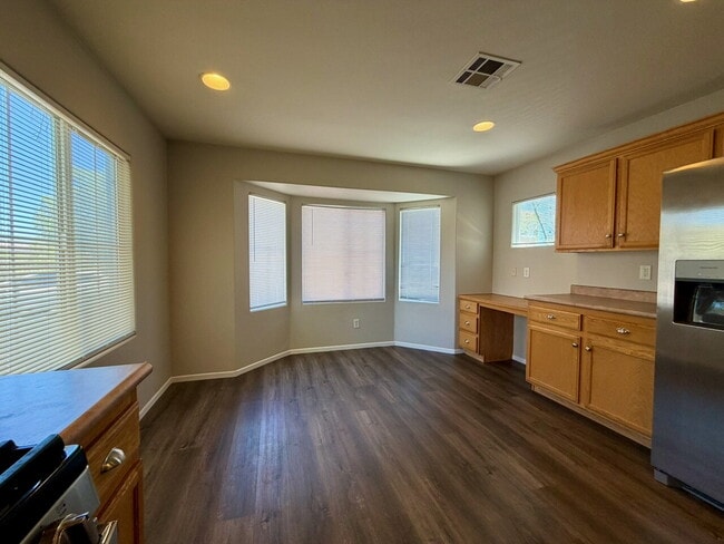 Building Photo - GATED 3 BED 2.5 BATH 1 CAR GARAGE SINGLE FAMILY HOME WITH COMMUNITY POOL