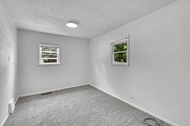 Building Photo - $3,500- Location! 2 Bed 2.5 Bath 2 Non-Con...