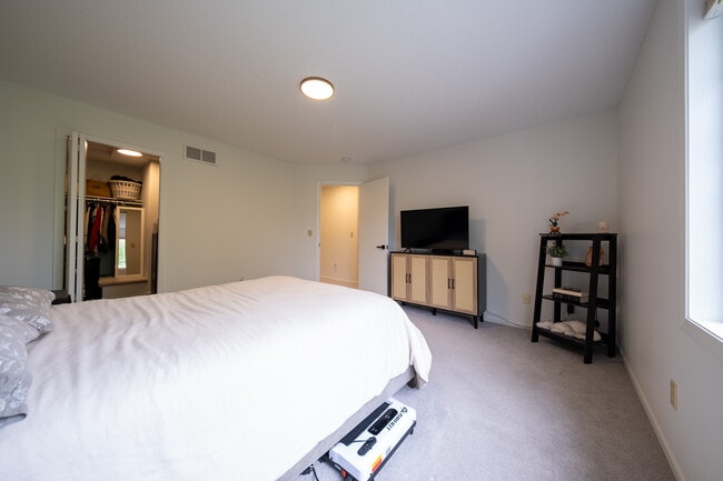 Building Photo - 4275 Merrimac Lane North