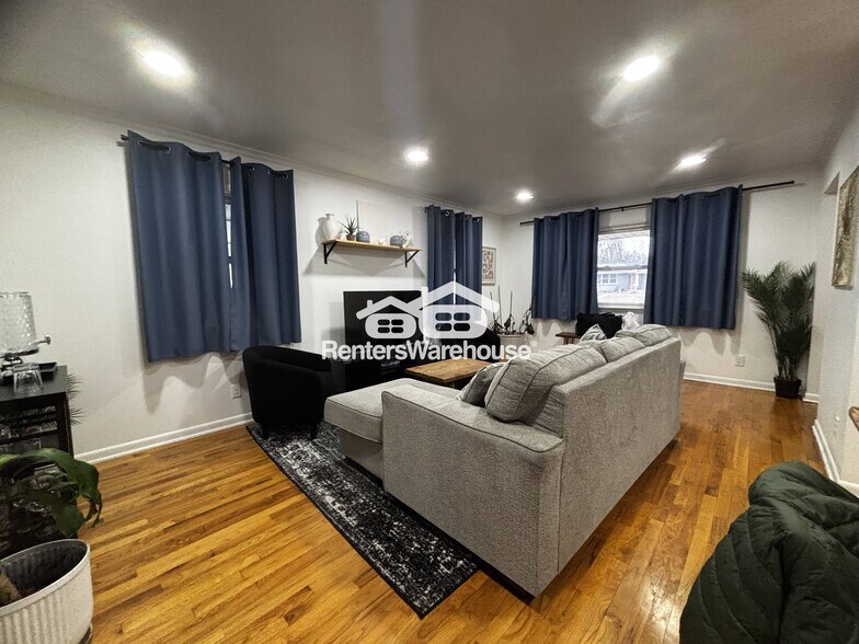 Building Photo - 2816 Vine St