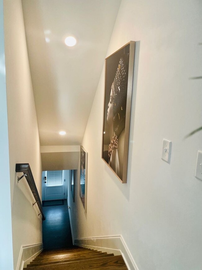 Building Photo - Beautiful 3bd/3.5ba Vinings Townhome with ...