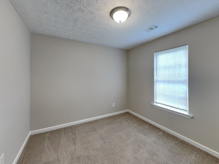 Building Photo - 488 Old Tree Dr