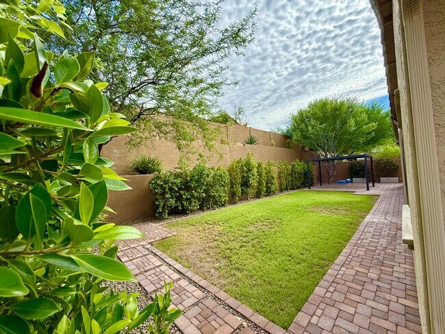 Building Photo - 1708 W Oberlin Way