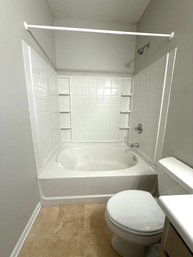 Building Photo - Renovated  3 Bed 3.5 Bath Town Home