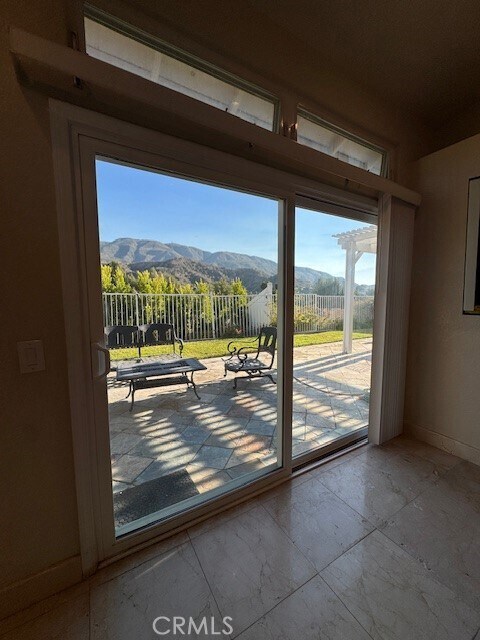 Building Photo - 3350 Deaver Dr
