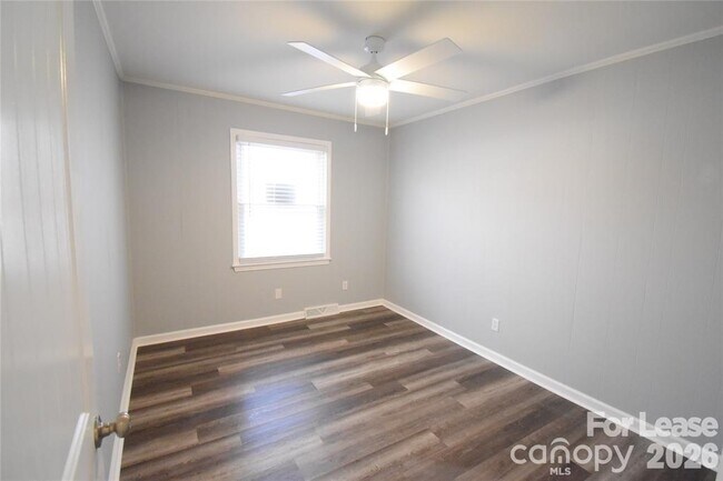 Building Photo - 924 Edgegreen Dr