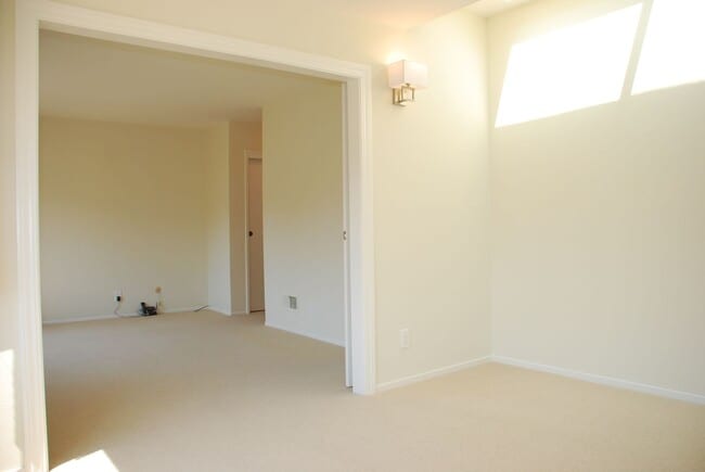 Building Photo - Corner Unit Townhome in Corte Madera For Rent!