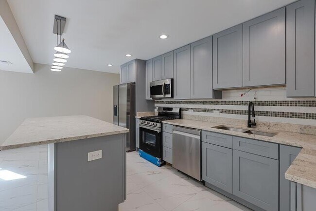 Building Photo - 444 E 48th St