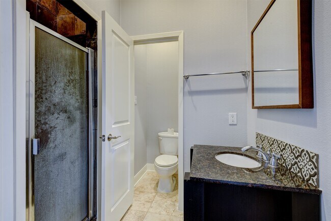 Building Photo - 1124 W Dallas St