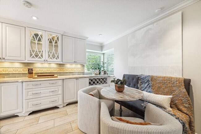 Building Photo - 6503 Hickorycrest Dr