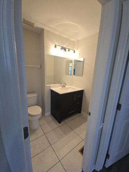 Building Photo - 676 Grove Cir