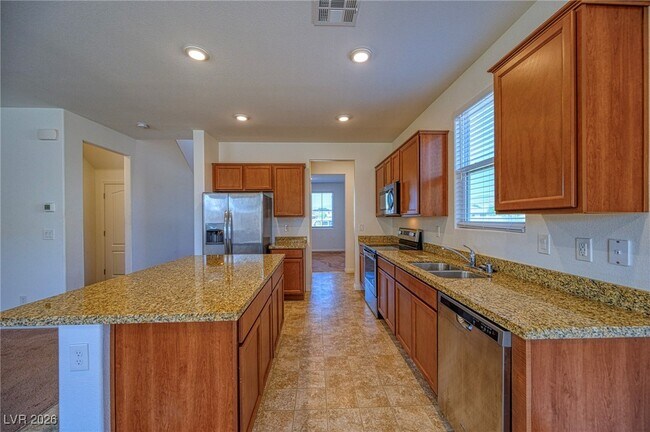 Building Photo - 3863 Summit Ave