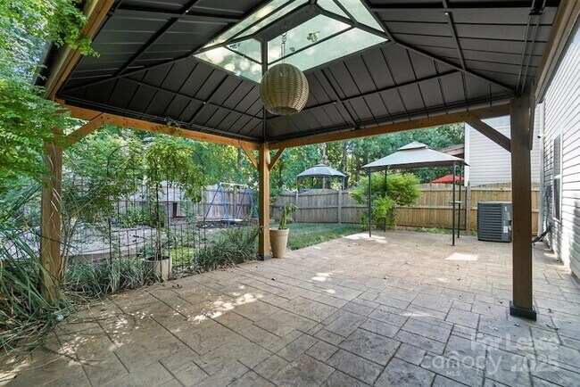 Building Photo - 1737 Hooper Court