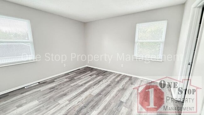 Building Photo - Beautiful 3 Bedroom 2 Bathroom Home in Blu...