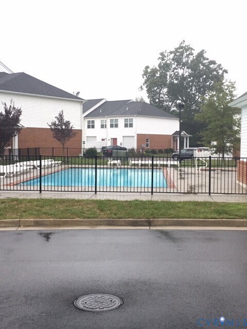 Building Photo - 7474 Pebble Lake Dr