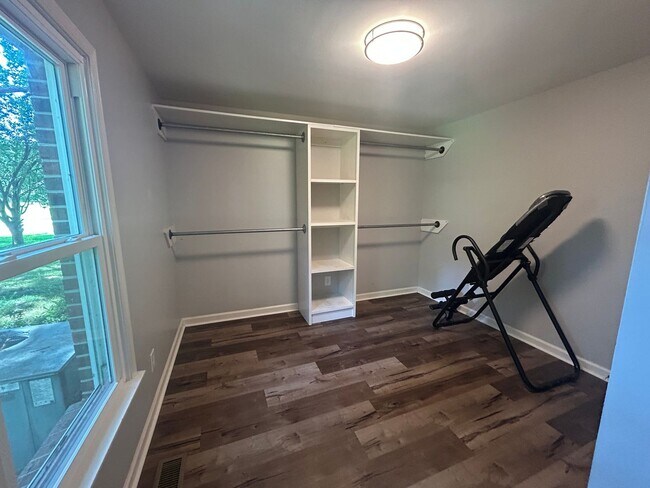Building Photo - 40 Plainsfield Pl