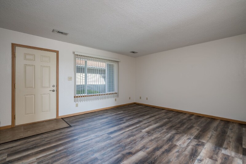 Building Photo - 619 Burton Ln