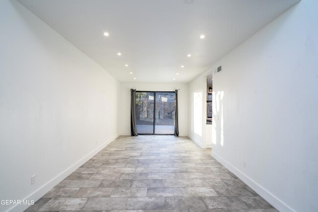 Building Photo - 1029 Calle Parque Dr
