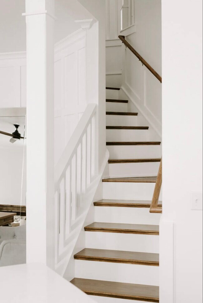 Building Photo - 2117 Loretta Parker Ln