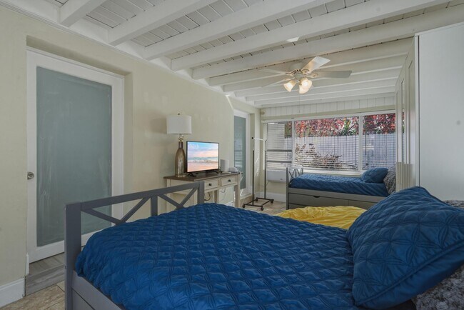 Building Photo - 3036 NE 19th St