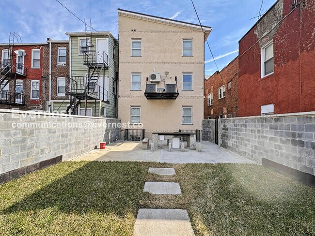 Building Photo - 2438 Callow Ave