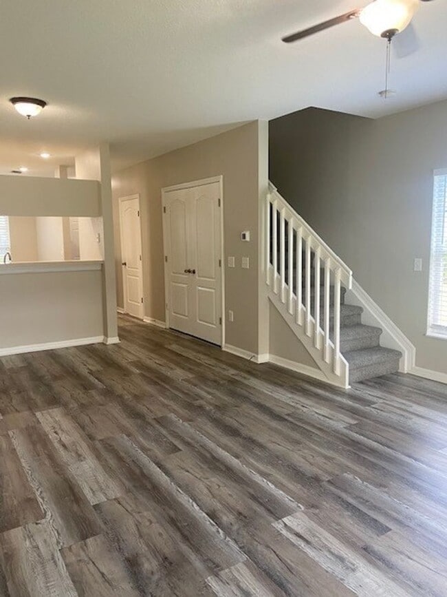 Building Photo - BEAUTIFUL 2BR/1.5BA TOWNHOUSE IN HAMPTON PARK