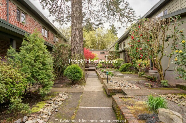 Building Photo - Updated One Bedroom Condo Within Walking D...
